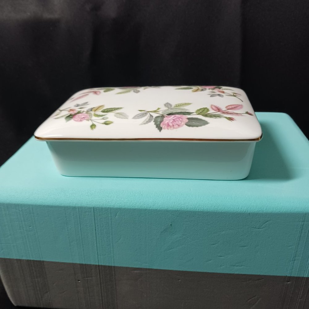 Wedgwood Rose Patterned Pattern Bone China Covered Trinket Dish Made In England - Picture 2 of 8